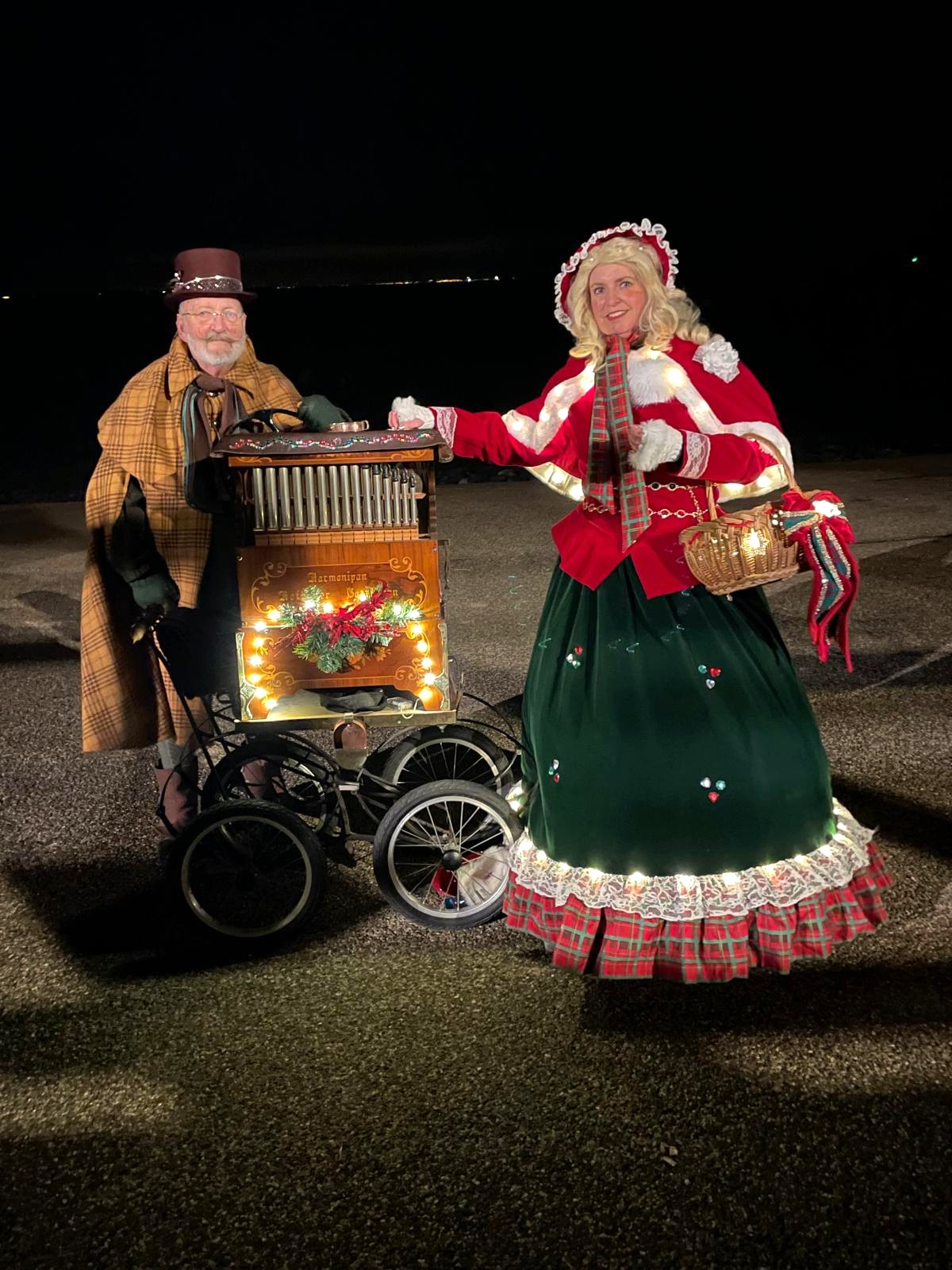 Dickens draaiorgeltje samen met Charlien Noelle © www.funenpartymatch.nl