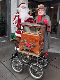 Dickens Draaiorgel huurt u bij © www.kerst-entertainers.nl