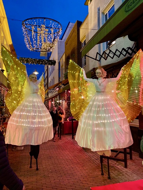 Steltlopers met verlichting © www.kerst-entertainers.nl
