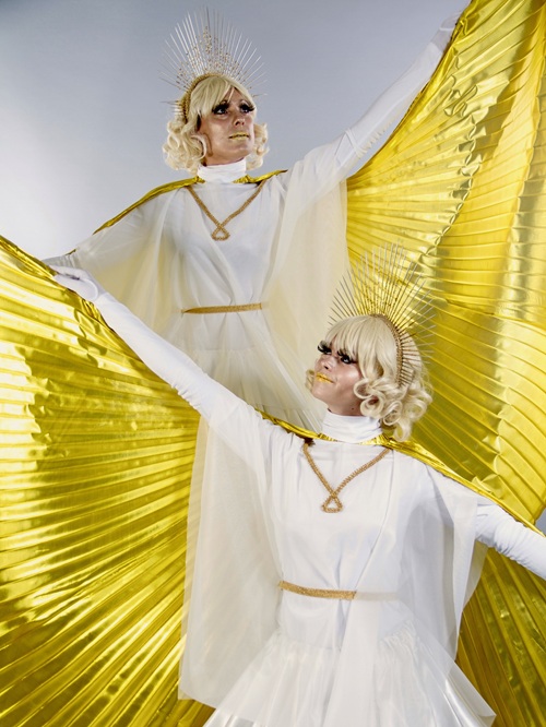 Gouden Engelen op stelten © www.kerst-entertainers.nl