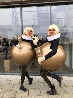 Levende Kerstballen huren © www.funenpartymatch.nl