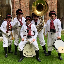 Muzikaal Sneeuwmannen huren © www.funenpartymatch.nl