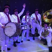 Sneeuwmannen Muzikaal Sneeuwmannen huren © www.funenpartymatch.nl