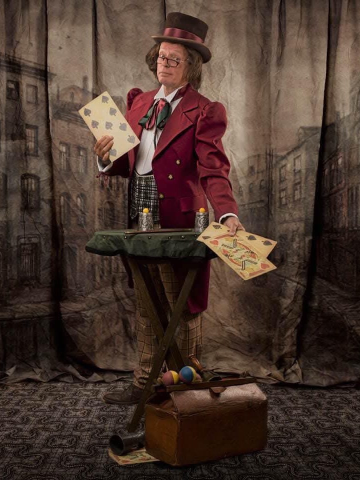 Tricky Dickens Goochelaar www.kerst-entertainers.nl