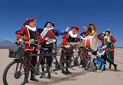 Veegpieten Fietsorkest huren © www.kerst-entertainers.nl
