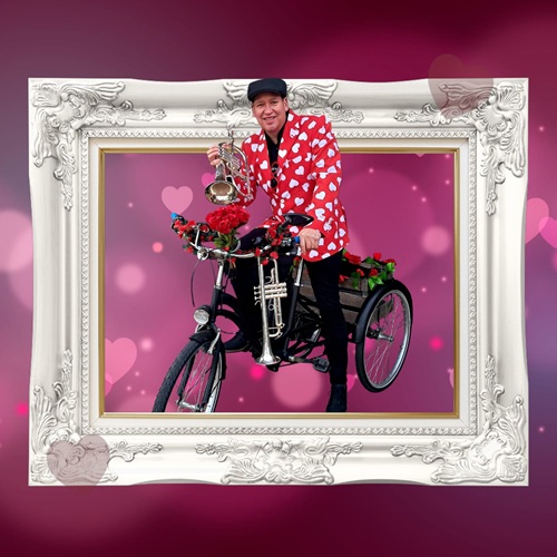 Trompettist in Valentijn stijl www.funenpartymatch.nl